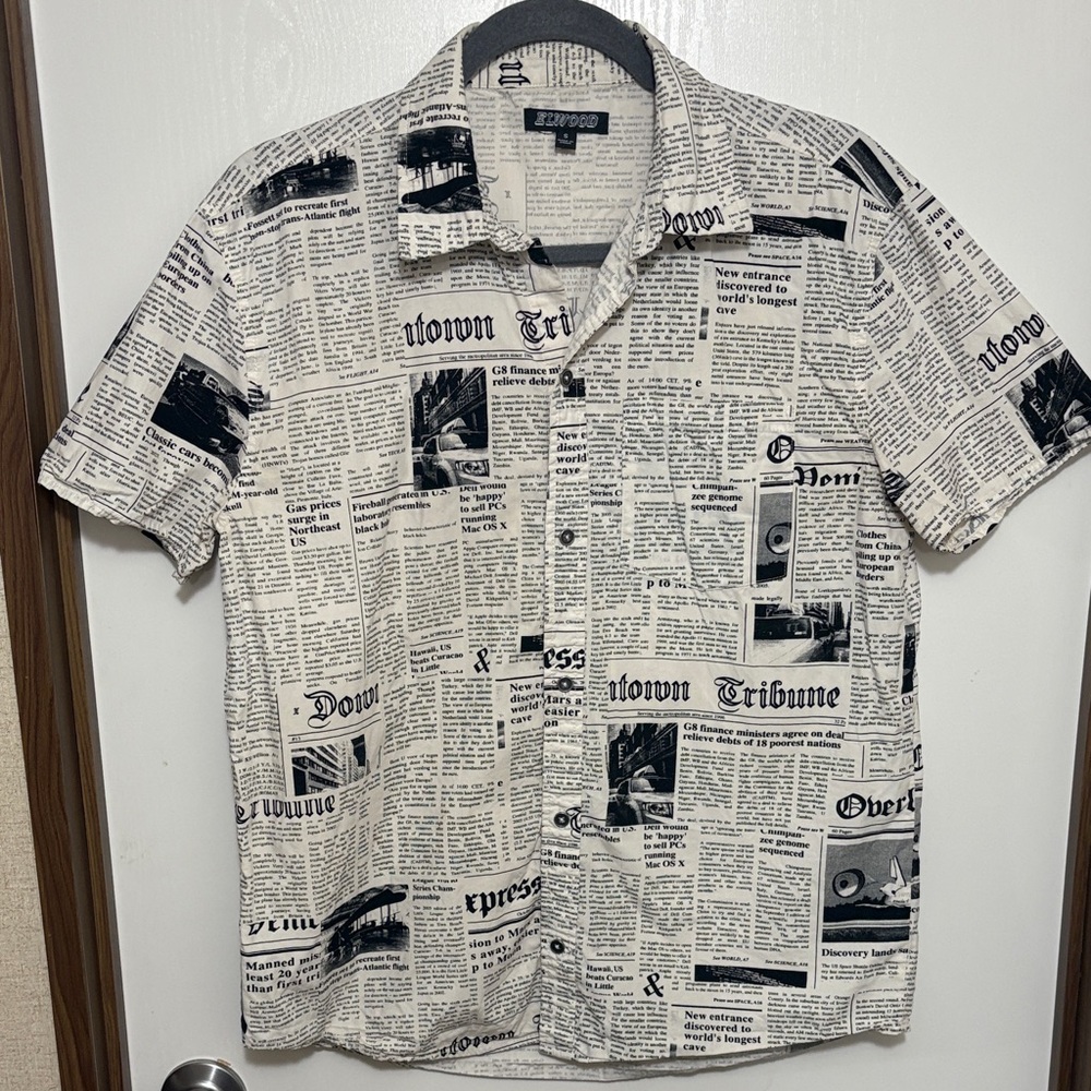 Elwood Newspaper Print Button Up Shirt Mens Small Short Sleeve Streetwear Retro
